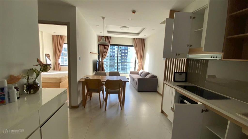 Chính chủ cần tiền bán 1pn, 51m2, có ban công và bồn tắm, full nội thất, giá 5,550 tỷ bao hết