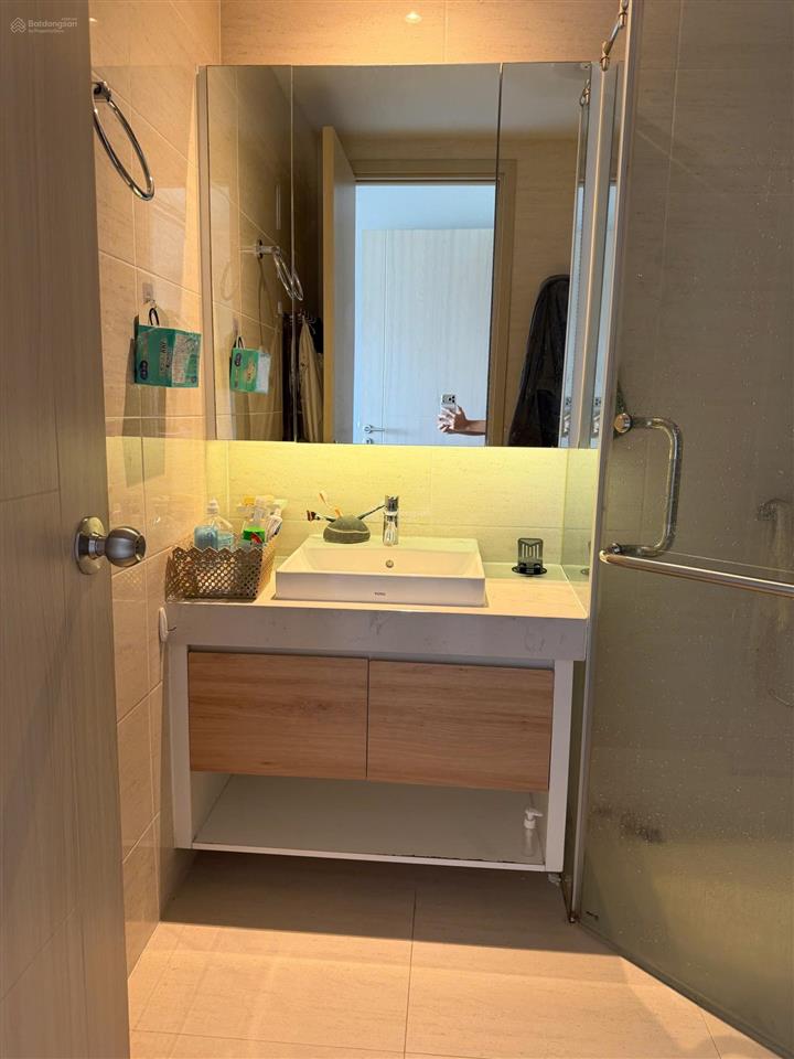 Đi định cư bán nhà gấp, căn hộ chính chủ, 2pn 75m2, new city, tầng cao view nhìn thẳng ra công viên