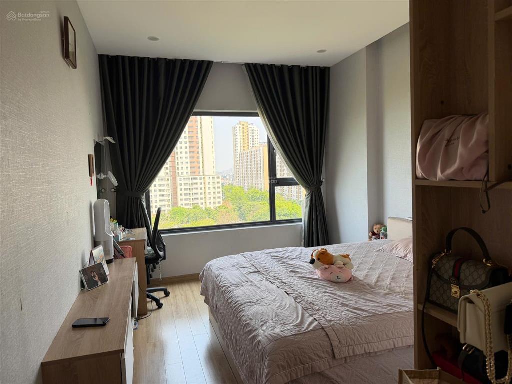 Đi định cư bán nhà gấp, căn hộ chính chủ, 2pn 75m2, new city, tầng cao view nhìn thẳng ra công viên