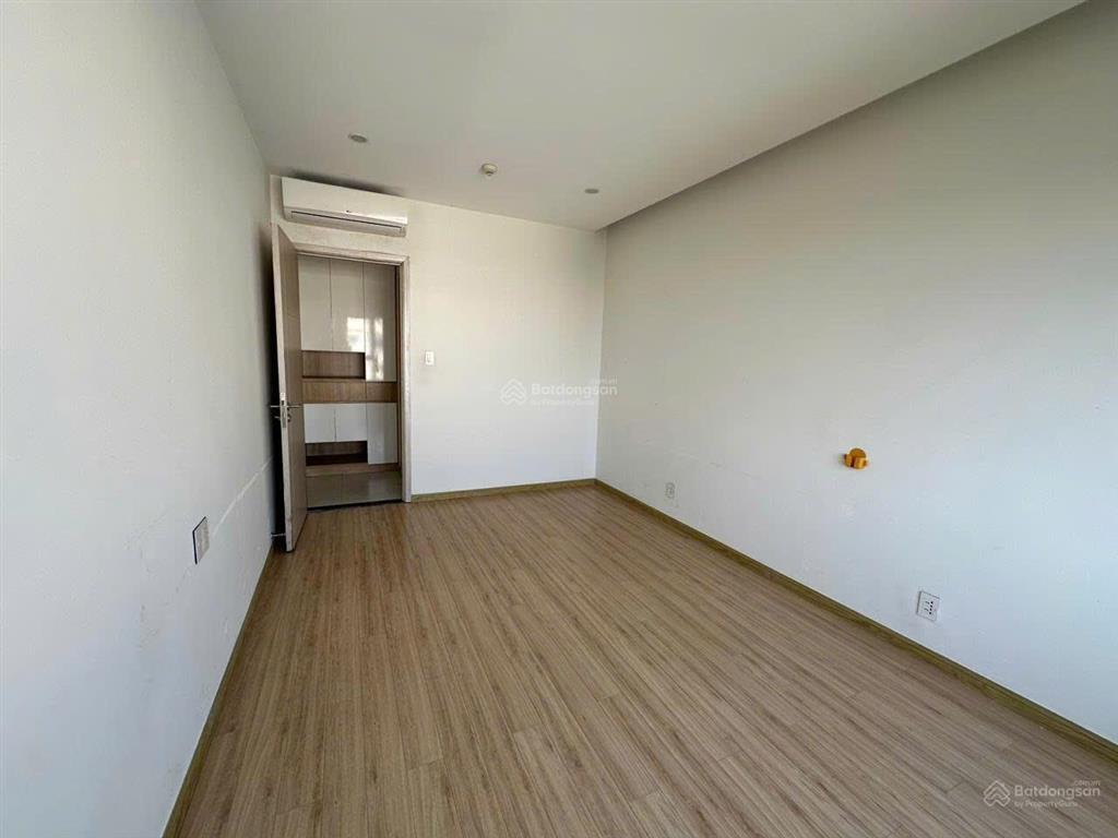 Mình có nhu cầu bán gấp căn 3pn  102m2  new city  căn góc  view nhìn về sông  8.990 tỷ bao hết