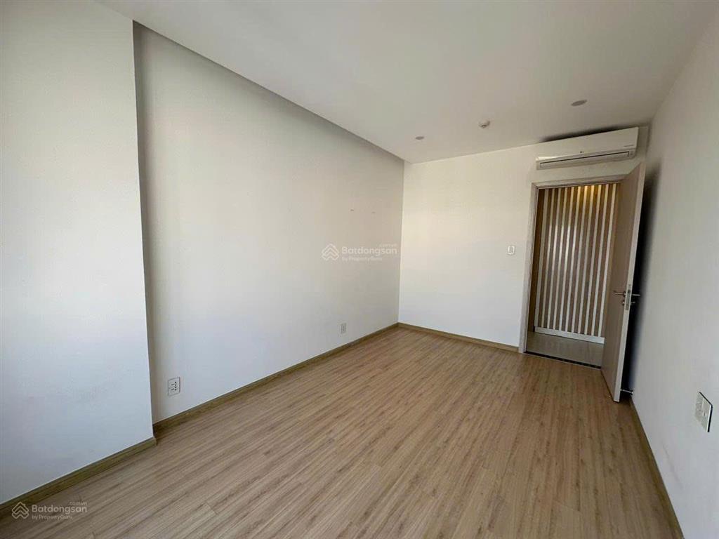 Mình có nhu cầu bán gấp căn 3pn  102m2  new city  căn góc  view nhìn về sông  8.990 tỷ bao hết