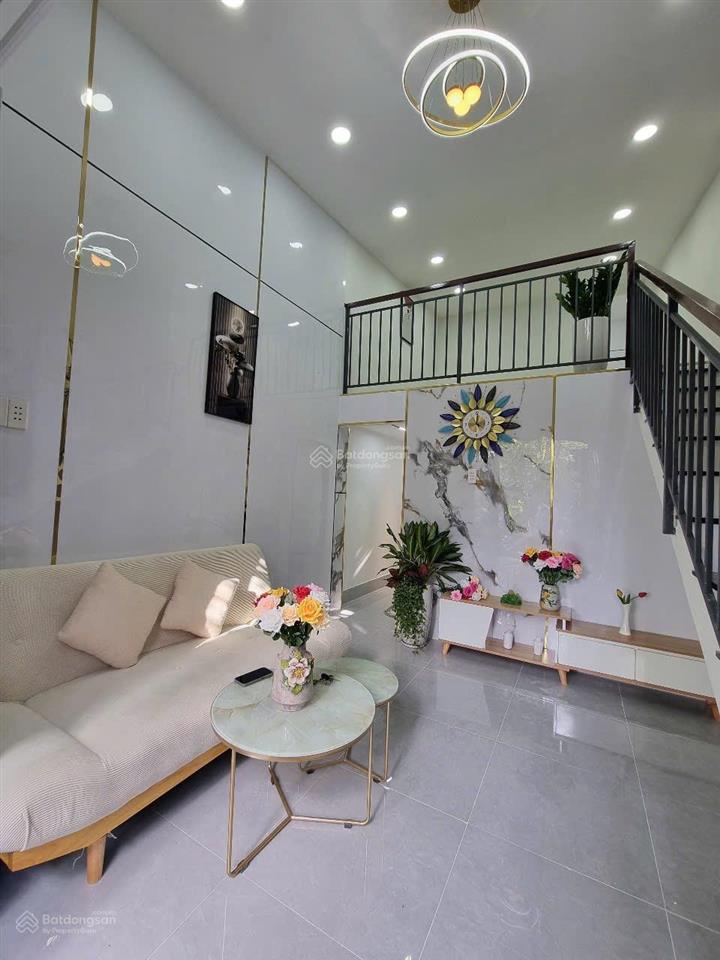 Nhà mới. đẹp dg 9 linh xuân cũ. 2pn.