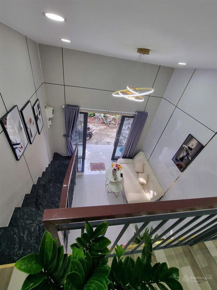 Nhà mới. đẹp dg 9 linh xuân cũ. 2pn.