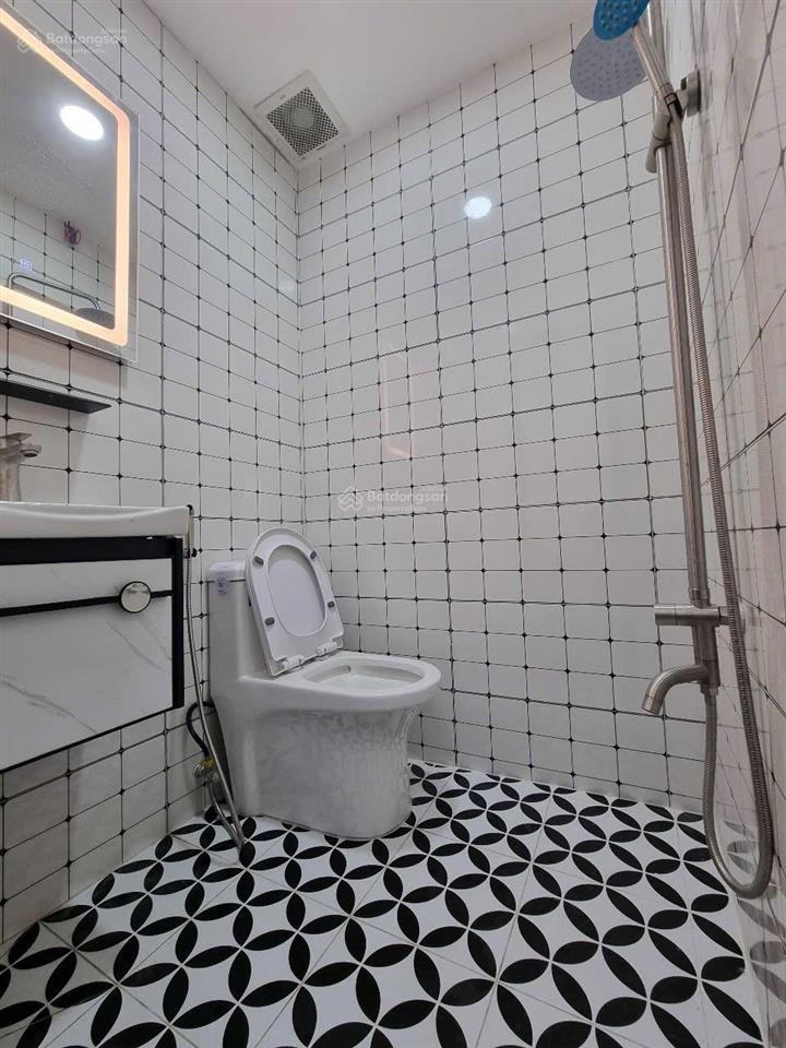 Nhà mới. đẹp dg 9 linh xuân cũ. 2pn.
