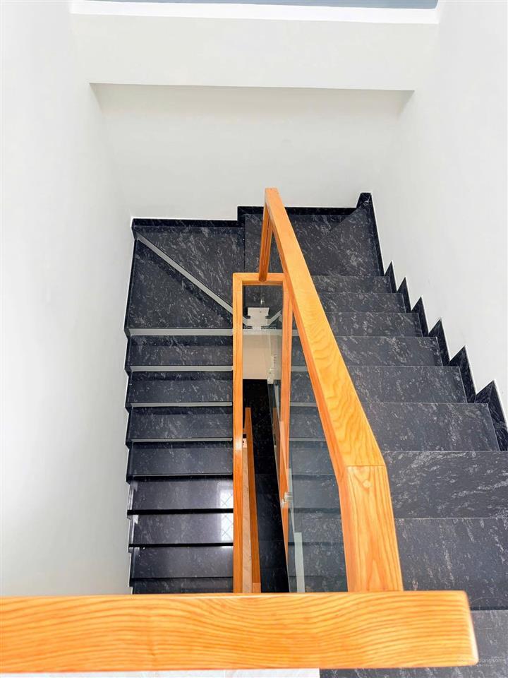Bán nhà 1 trệt 2 lầu (hoàn công) phường biên hoà (bửu hoà cũ). dt 4,4x16=72m2. giá 4,5 tỷ