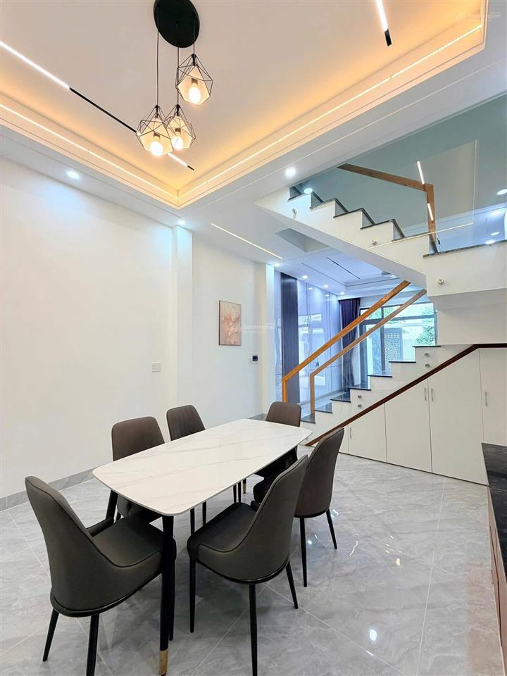 Bán nhà 1 trệt 2 lầu (hoàn công) phường biên hoà (bửu hoà cũ). dt 4,4x16=72m2. giá 4,5 tỷ
