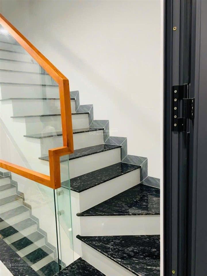 Bán căn nhà phố 1 trệt 2 lầu phường trấn biên (quang vinh cũ). dt 4,5x14=63m2. giá 4tỷ050