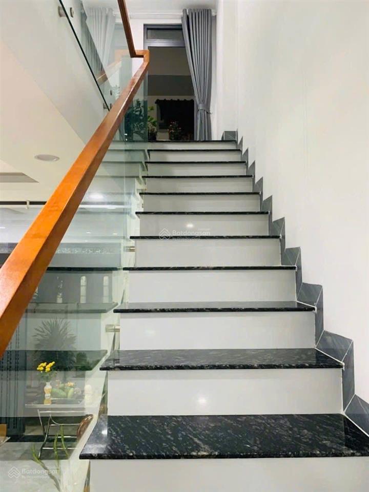 Bán căn nhà phố 1 trệt 2 lầu phường trấn biên (quang vinh cũ). dt 4,5x14=63m2. giá 4tỷ050