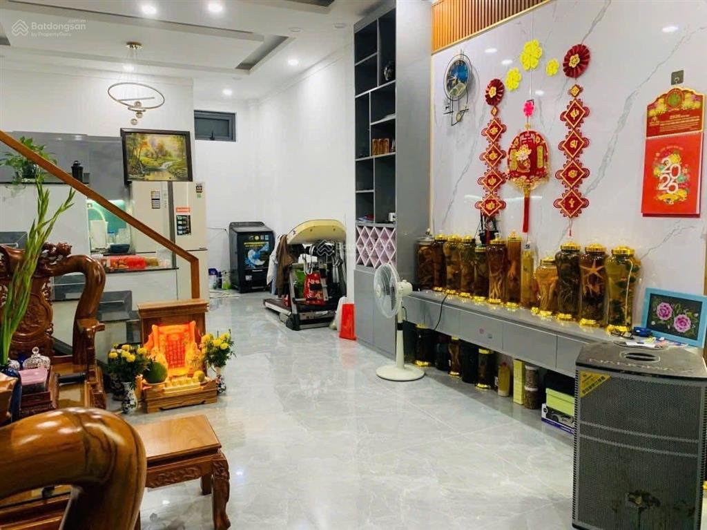 Bán căn nhà phố 1 trệt 2 lầu phường trấn biên (quang vinh cũ). dt 4,5x14=63m2. giá 4tỷ050