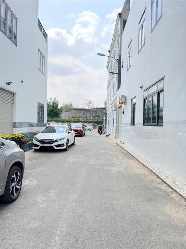 Chủ gửi bán nhà gác lửng phường biên hoà (hoá an cũ). dt 64m2. giá 2tỷ650 đường nhựa 2 xe hơi