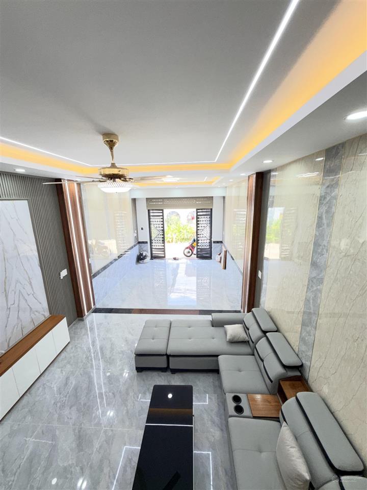 Bán căn nhà 1 trệt 1 lầu phường bửu hoà. dt 4,2x19,4=81,6m2. giá 3tỷ950