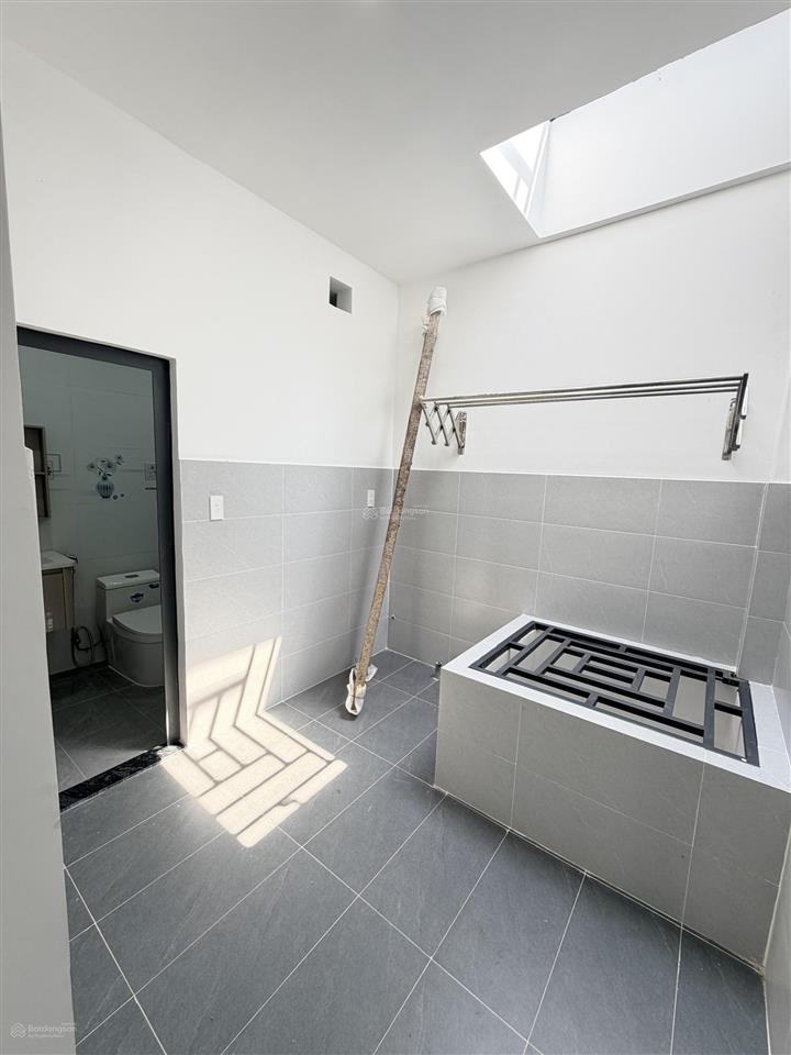 Bán căn nhà 1 trệt 1 lầu phường bửu hoà. dt 4,2x19,4=81,6m2. giá 3tỷ950