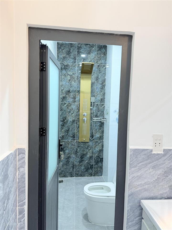 Bán căn nhà 1 trệt 1 lầu phường bửu hoà. dt 4,2x19,4=81,6m2. giá 3tỷ950