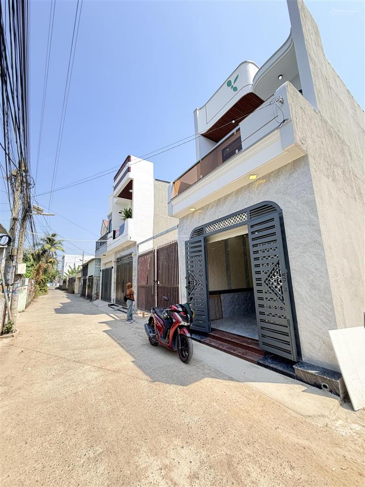 Bán căn nhà 1 trệt 1 lầu phường bửu hoà. dt 4,2x19,4=81,6m2. giá 3tỷ950
