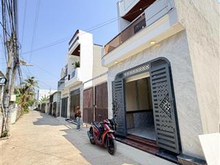 Bán căn nhà 1 trệt 1 lầu phường( bửu hoà) . dt 4,2x19,4=81,6m2. giá 3tỷ950