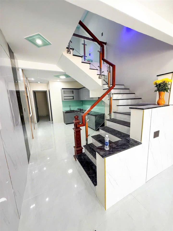 Chủ gửi bán nhà 1 trệt 1 lầu (tân phong cũ). dt 4x15=60m2. giá 3tỷ2 tl