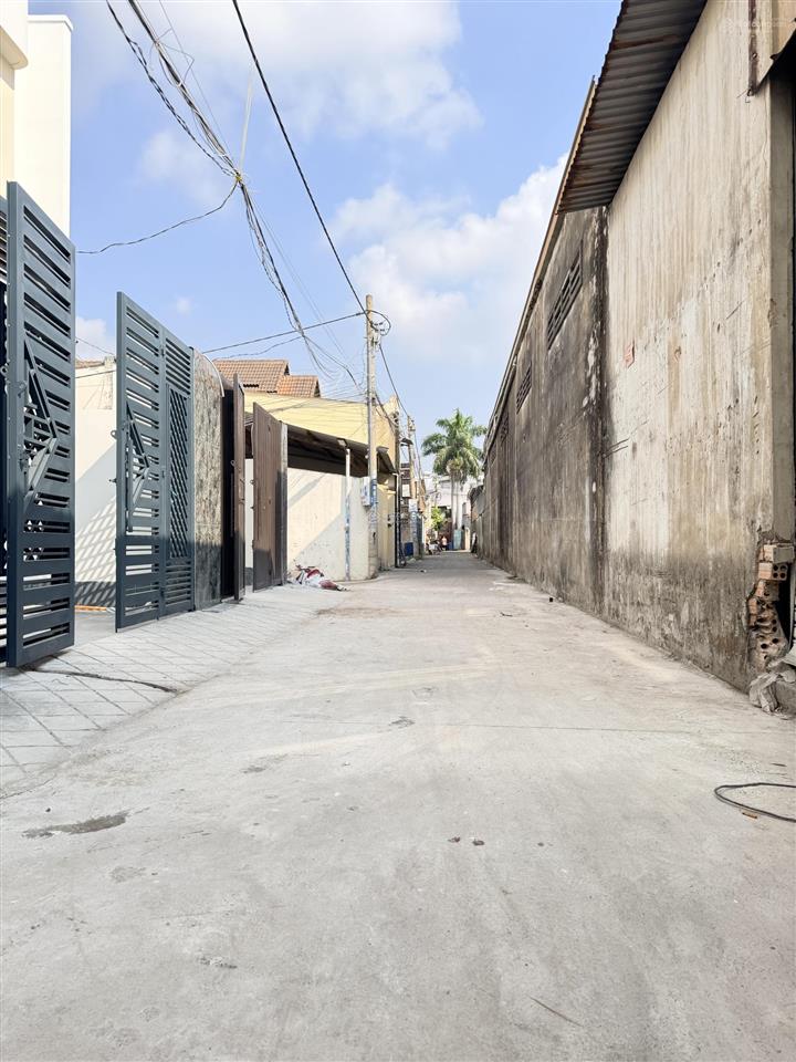 Bán nhà 1 trệt 1 góc 2 mặt tiền lầu hoàn công (hoá an cũ). dt 4x17,5m = 70m2, giá 3tỷ590