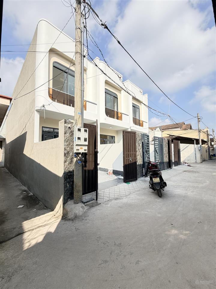 Bán nhà 1 trệt 1 góc 2 mặt tiền lầu hoàn công (hoá an cũ). dt 4x17,5m = 70m2, giá 3tỷ590