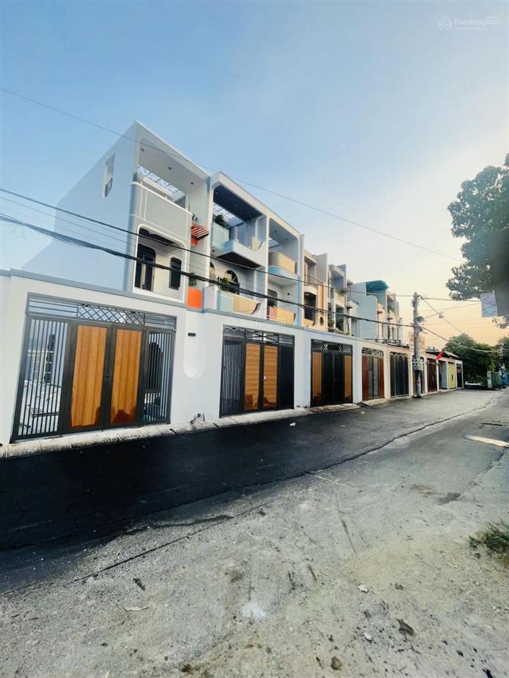 Bán nhà sổ hoàn công phường tân hạnh củ. dt 100m2. giá 3tỷ9 bớt lộc