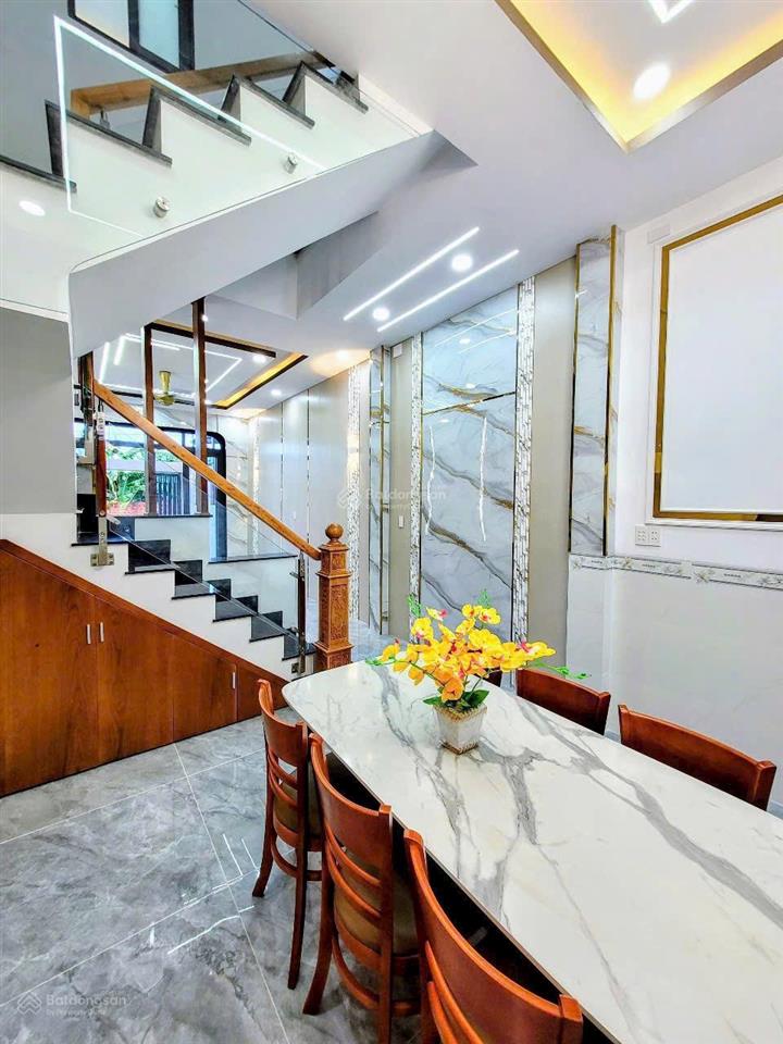 Bán nhà sổ hoàn công phường tân hạnh củ. dt 100m2. giá 3tỷ9 bớt lộc