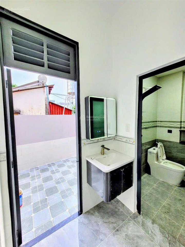 Bán nhà sổ hoàn công phường tân hạnh củ. dt 100m2. giá 3tỷ9 bớt lộc