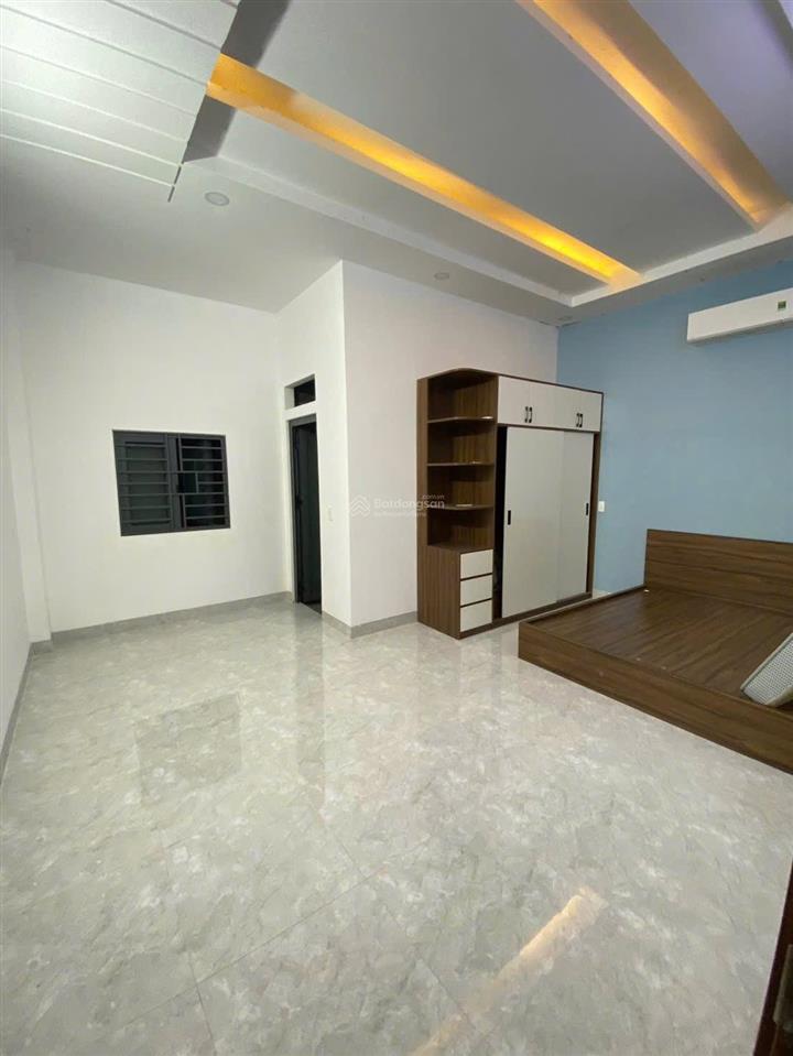 Bán nhà 1 trệt 2 lầu (hoá an cũ). dt 5,5x16,3=90m2. dtsd 270m2. giá 4tỷ6 tl