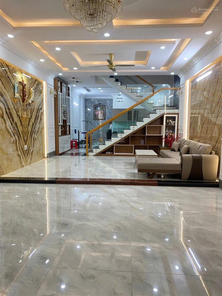 Bán nhà 1 trệt 2 lầu (hoá an cũ). dt 5,5x16,3=90m2. dtsd 270m2. giá 4tỷ6 tl