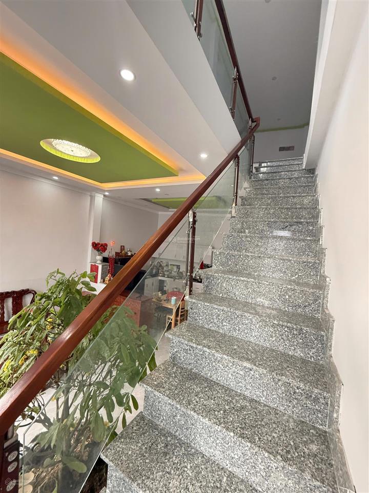 Chủ gửi bán nhà 1 trệt 1 lầu ( tân vạn củ). dt 65m2. dtsd 130m2. giá 2tỷ 450 đường xe hơi.