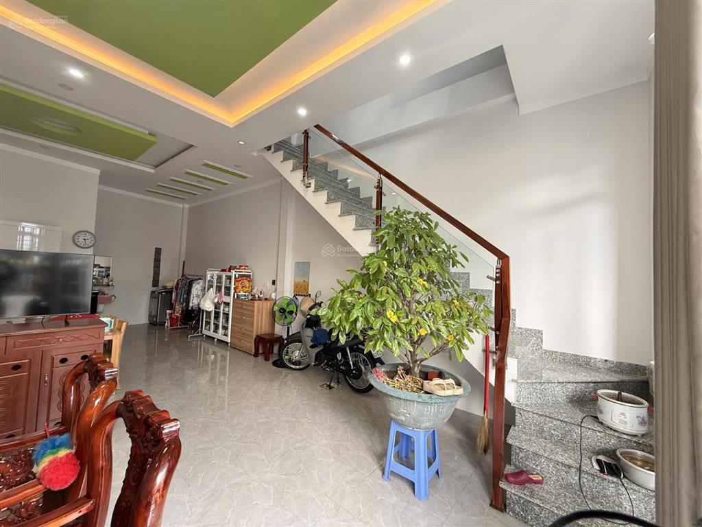 Chủ gửi bán nhà 1 trệt 1 lầu ( tân vạn củ). dt 65m2. dtsd 130m2. giá 2tỷ 450 đường xe hơi.
