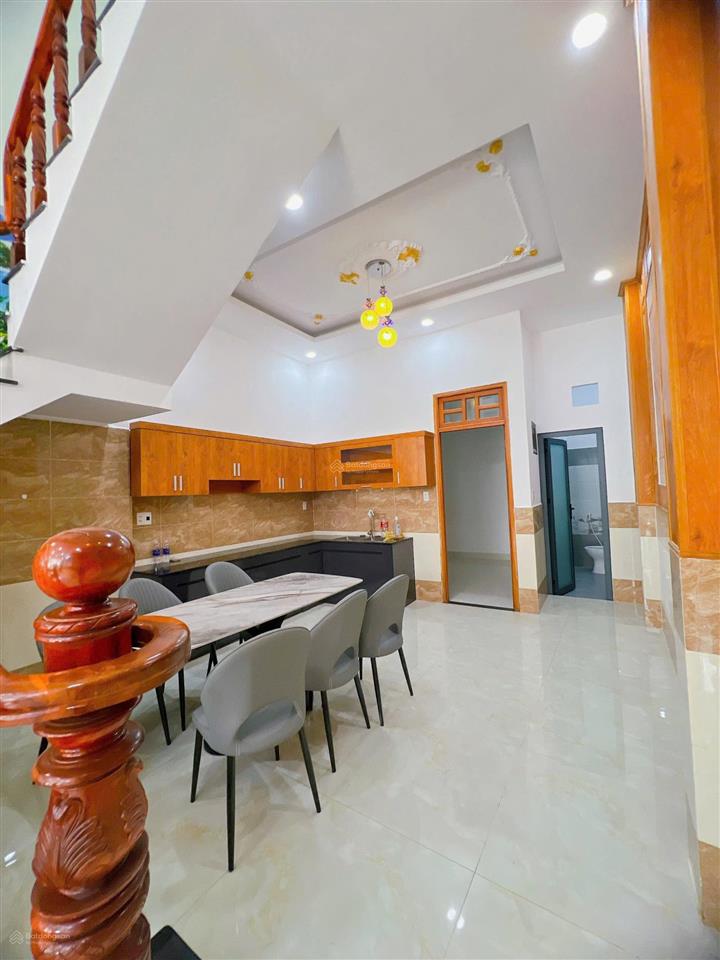 Chủ gửi bán 1 trệt 1 lầu hoàn công( tân hạnh củ). dt 4x15,3=70m2. nở hậu 4,5m. giá 3tỷ3
