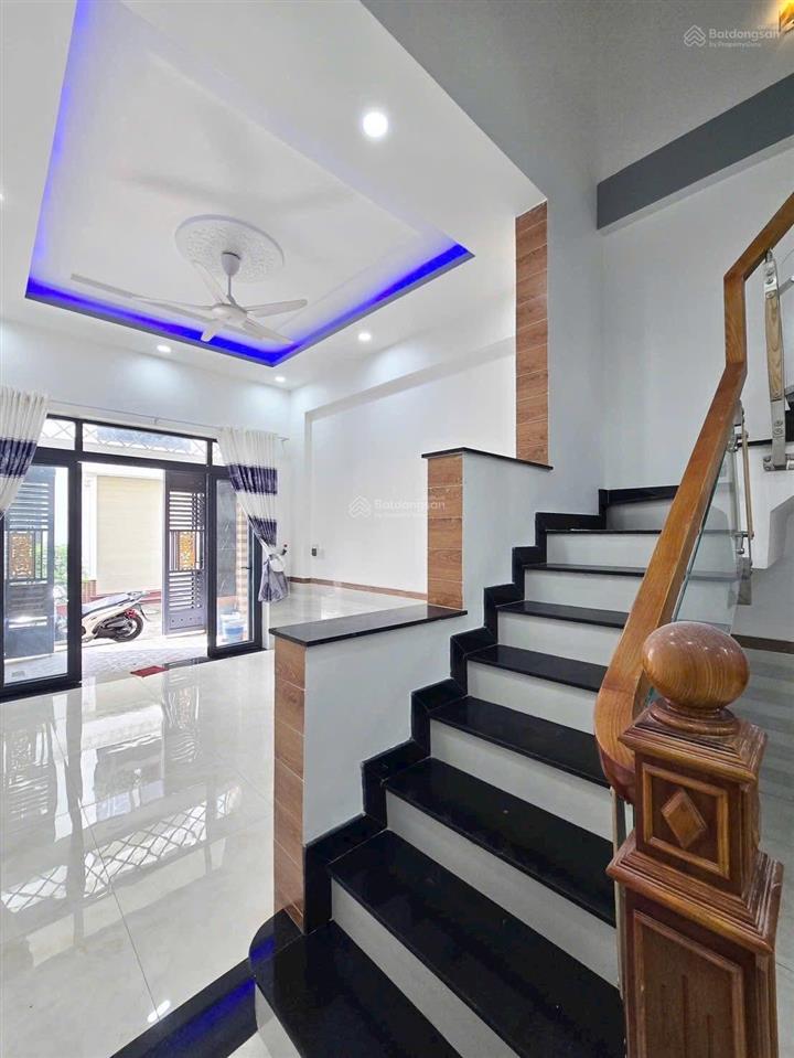 Bán nhà 1 trệt 2 lầu phường trấn biên( bửu long củ). dt 49,5m2. giá 3tỷ950