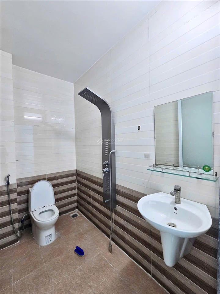 Bán nhà 1 trệt 2 lầu phường trấn biên( bửu long củ). dt 49,5m2. giá 3tỷ950