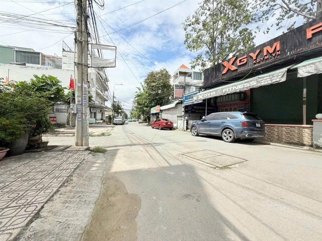 Bán nhà 1 trệt 2 lầu phường trấn biên( bửu long củ). dt 49,5m2. giá 3tỷ950