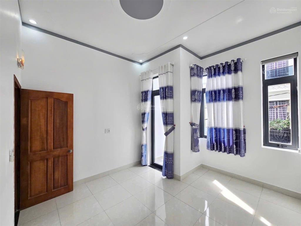 Bán nhà 1 trệt 2 lầu phường trấn biên( bửu long củ). dt 49,5m2. giá 3tỷ950