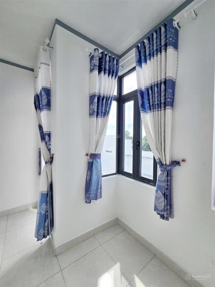 Bán nhà 1 trệt 2 lầu phường trấn biên( bửu long củ). dt 49,5m2. giá 3tỷ950