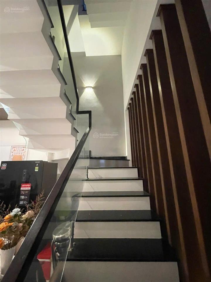 Nhà 1 trệt 2 lầu p. hiệp hòa. dt 4x15m=62m2. giá 4tỷ6