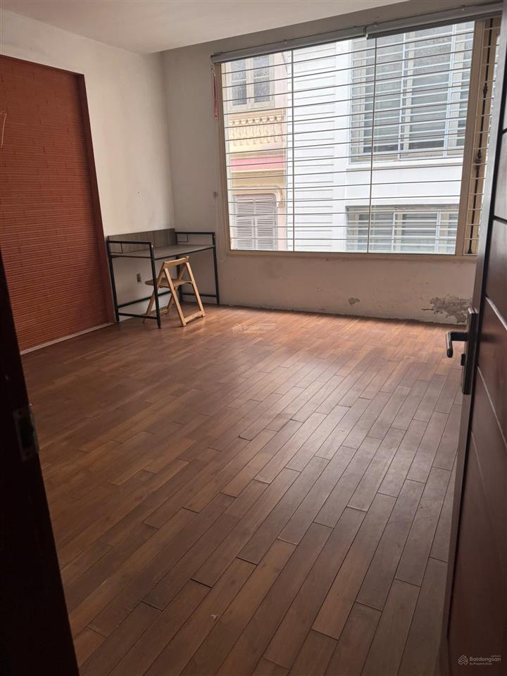 Chính chủ cho thuê nhà 5 tầng hoàng cầu, ô tô đỗ cửa, 250m2 sàn, giá 35 triệu/tháng