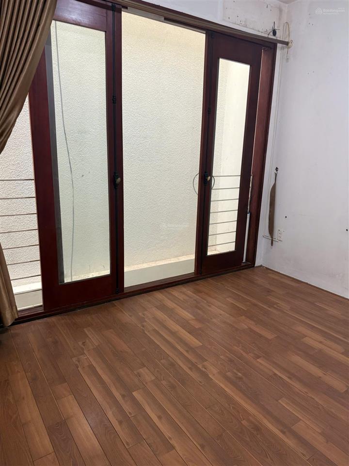 Chính chủ cho thuê nhà 5 tầng hoàng cầu, ô tô đỗ cửa, 250m2 sàn, giá 35 triệu/tháng