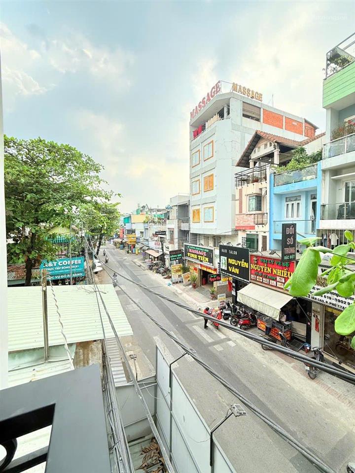 Nhà nhỏ xinh mặt tiền văn cao, 2 lầu, 2pn sẵn máy lạnh