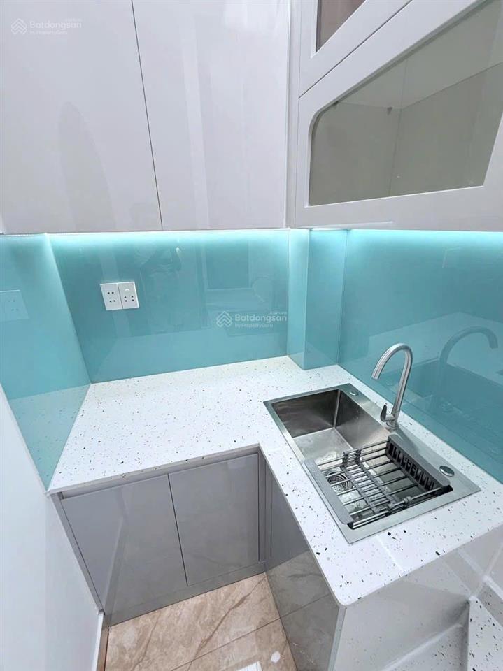 Nhà nhỏ xinh mặt tiền văn cao, 2 lầu, 2pn sẵn máy lạnh