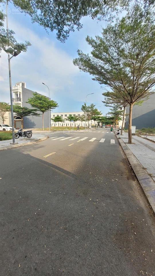 Chủ bán lại lô đất đối diện công viên kdc icon central. vincom dĩ an. đường dt743. còn bớt