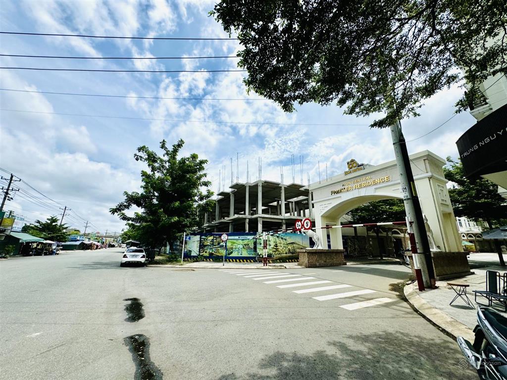 Chủ bán lại lô đất đối diện công viên kdc icon central. vincom dĩ an. đường dt743. còn bớt