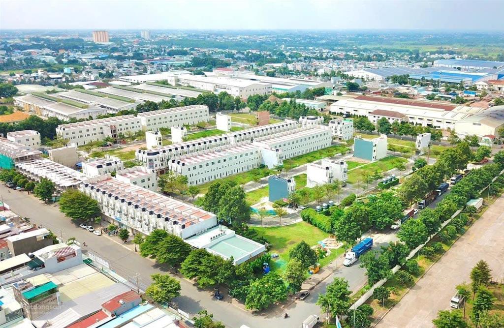 Nhà mới xây kdc icon central. ngay chợ thông dụng và vincom dĩ an. dt743. còn bớt