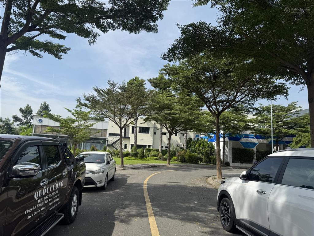 Nhà mới xây kdc icon central. ngay chợ thông dụng và vincom dĩ an. dt743. còn bớt