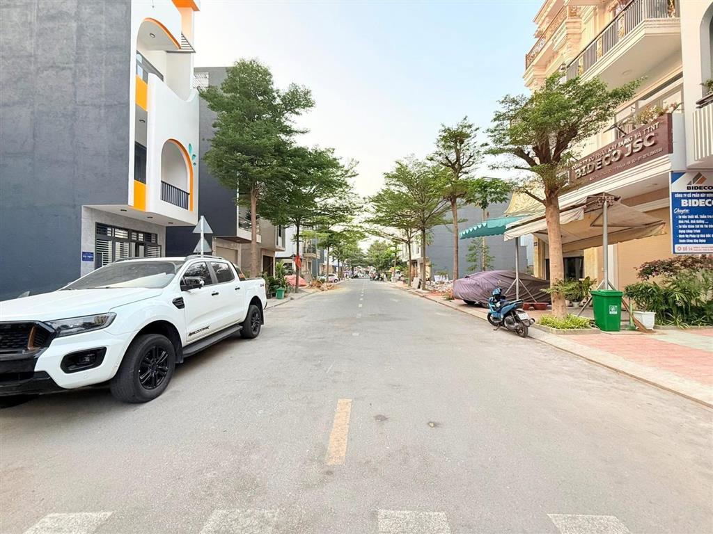 Nhà mặt tiền kinh doanh kdc lộc phát. đường 22/12. thuận giao. liền kề aeon. còn bớt