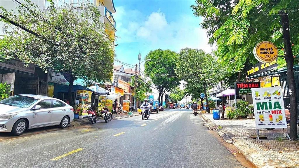 Bán nhà mtkd ngay chợ, mặt tiền làng tăng phú giao lã xuân oai tnp a q9