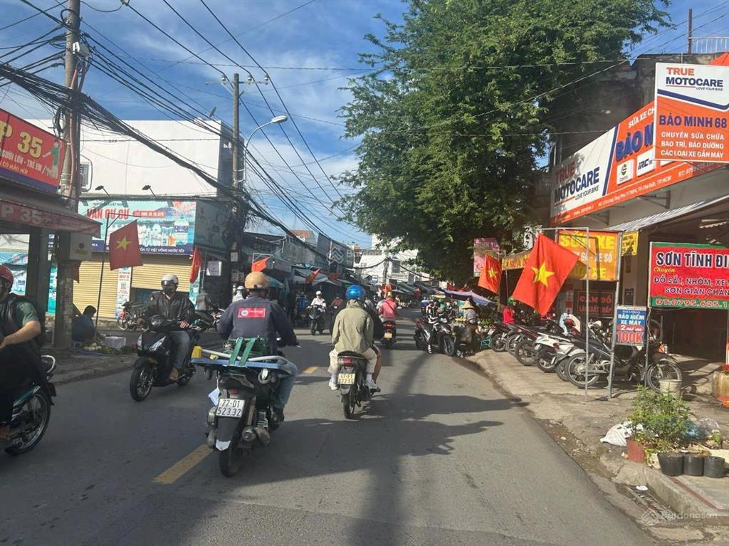 Bán nhà mtkd ngay chợ, mặt tiền làng tăng phú giao lã xuân oai tnp a q9