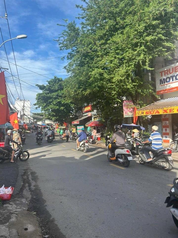 Bán nhà mtkd ngay chợ, mặt tiền làng tăng phú giao lã xuân oai tnp a q9