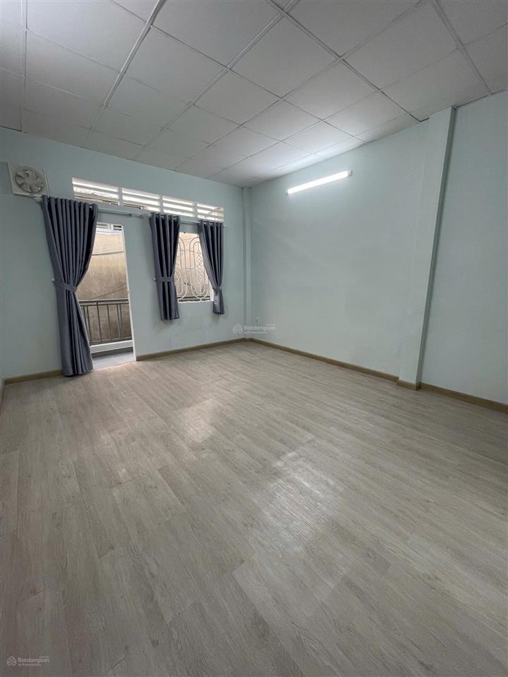 Bán nhà 1/ đường dương văn dương. dt 4 x 13m hẻm 5m xe hơi tới nhà. nhà