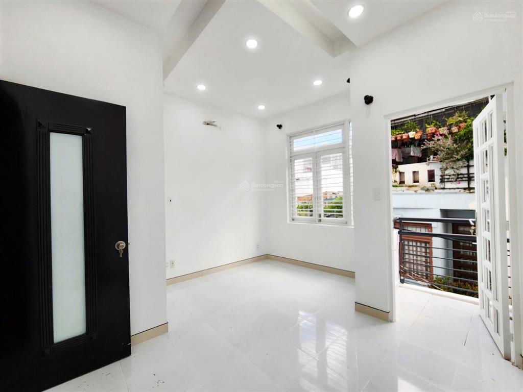 Bán nhà hẻm 5 m đường đỗ nhuận. cách mt 15m. hẻm thông xe hơi đậu cửa dt 4,3 x 11m